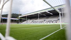 Prázdný Schwarzwald-Stadion ve Freiburgu ped bundesligovým zápasem
