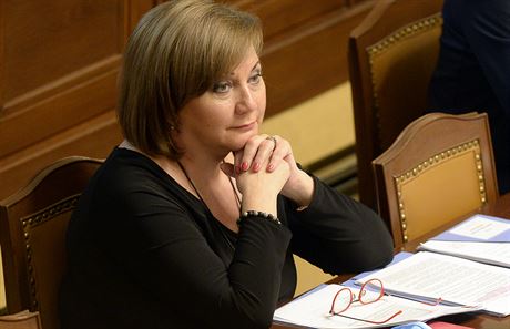 Ministryn financi Alena Schillerová na schzi Poslanecké snmovny