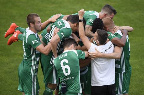 DO FINÁLE! Fotbalisté Bohemians se radují z vítzství nad Slováckem, v odvet...