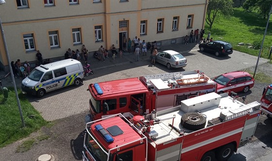 Kvli poáru bytu v Prunéov, ásti Kadan, hasii evakuovali osmnáct lidí...