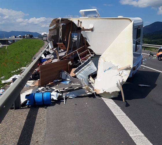 Tragická dopravní nehoda na Slovensku u obce Ivachnová (24. června)