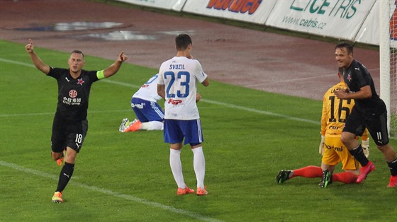 Slávistický kapitán Jan Boil se raduje z gólu v Ostrav.