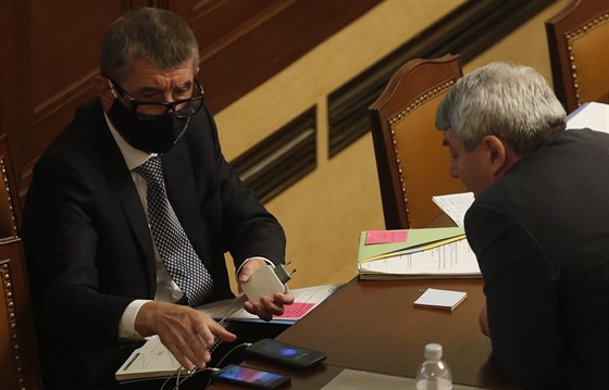 Premiér Andrej Babi ve Snmovn pi jednání o zvýení schodku státního...