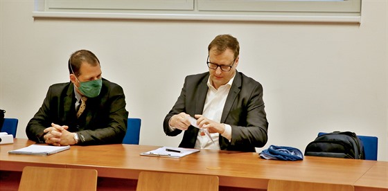 Svatopluk Bartík (vpravo) a jeho advokát Pavel Uhl.