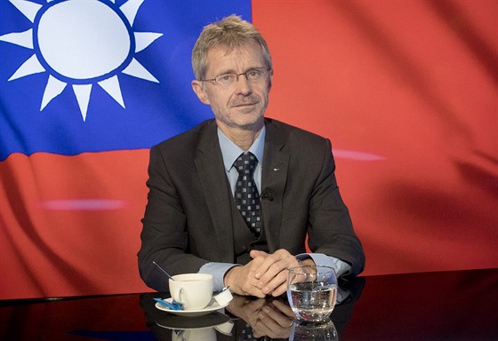 Hostem Rozst�elu  je p�edseda Senátu Milo� Vystr�il. (23. �ervna 2020)