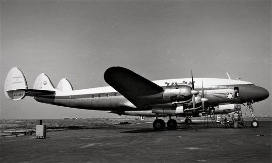 Letoun Lockheed Constellation imatrikulace 4X-AKC (pravděpodobně) na letišti...
