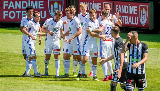 Fotbalisté eských Budjovic polykají zklamání, hrái  Mladé Boleslavi slaví...