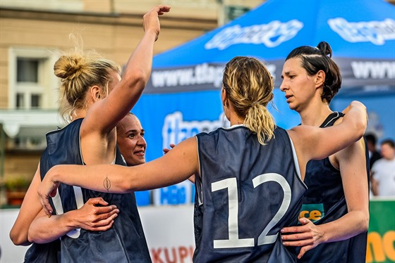 Klára Vojtíková, Andrea Klaudová, Klára Mareková a Michala Hartigová (zleva)...