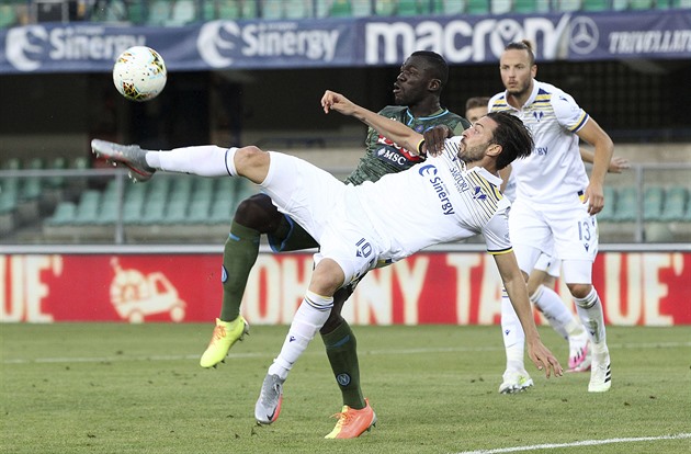 Fotbalisté Neapole potvrdili formu a zvítězili ve Veroně