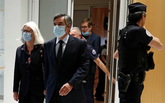 Soud poslal francouzského expremiéra Fillona do vězení za zpronevěru