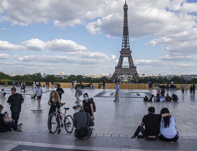 „Eiffel by dostal infarkt“. Slavnou věž žere rez a má stovky závad
