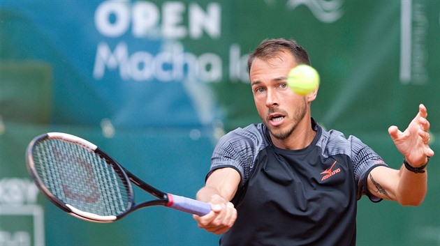 Rosol ukončil sérii porážek, kvalifikaci Wimbledonu začal suverénně