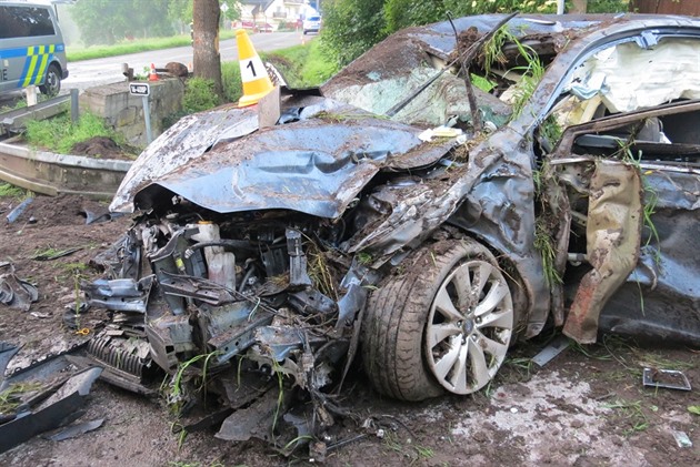 idi vozu Subaru Legacy boural v Horní Olenici (28. 6. 2020).