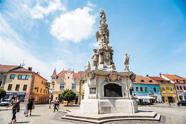V centru Uherského Hradit stojí morový sloup jako podkování Pann Marii, e...
