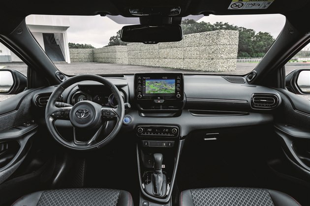 Oceníte idetaily, jako je elegantní grafi ka displejů. Samozřejmostí je konektivita Apple CarPlay aAndroid Auto. Oceníte idetaily, jako je elegantní grafi ka displejů. Samozřejmostí je konektivita Apple CarPlay aAndroid Auto.
