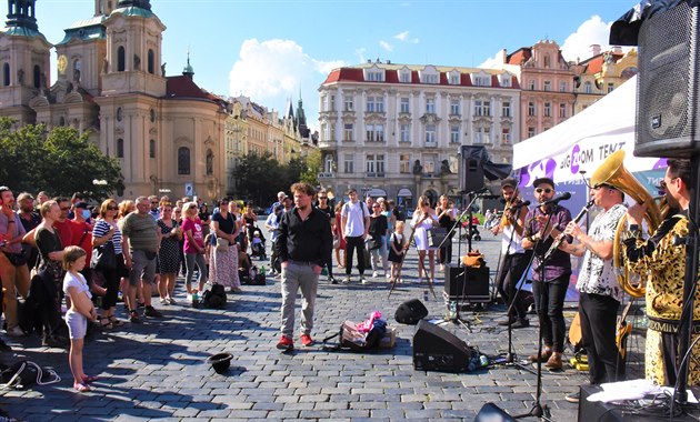 Praha ije hudbou