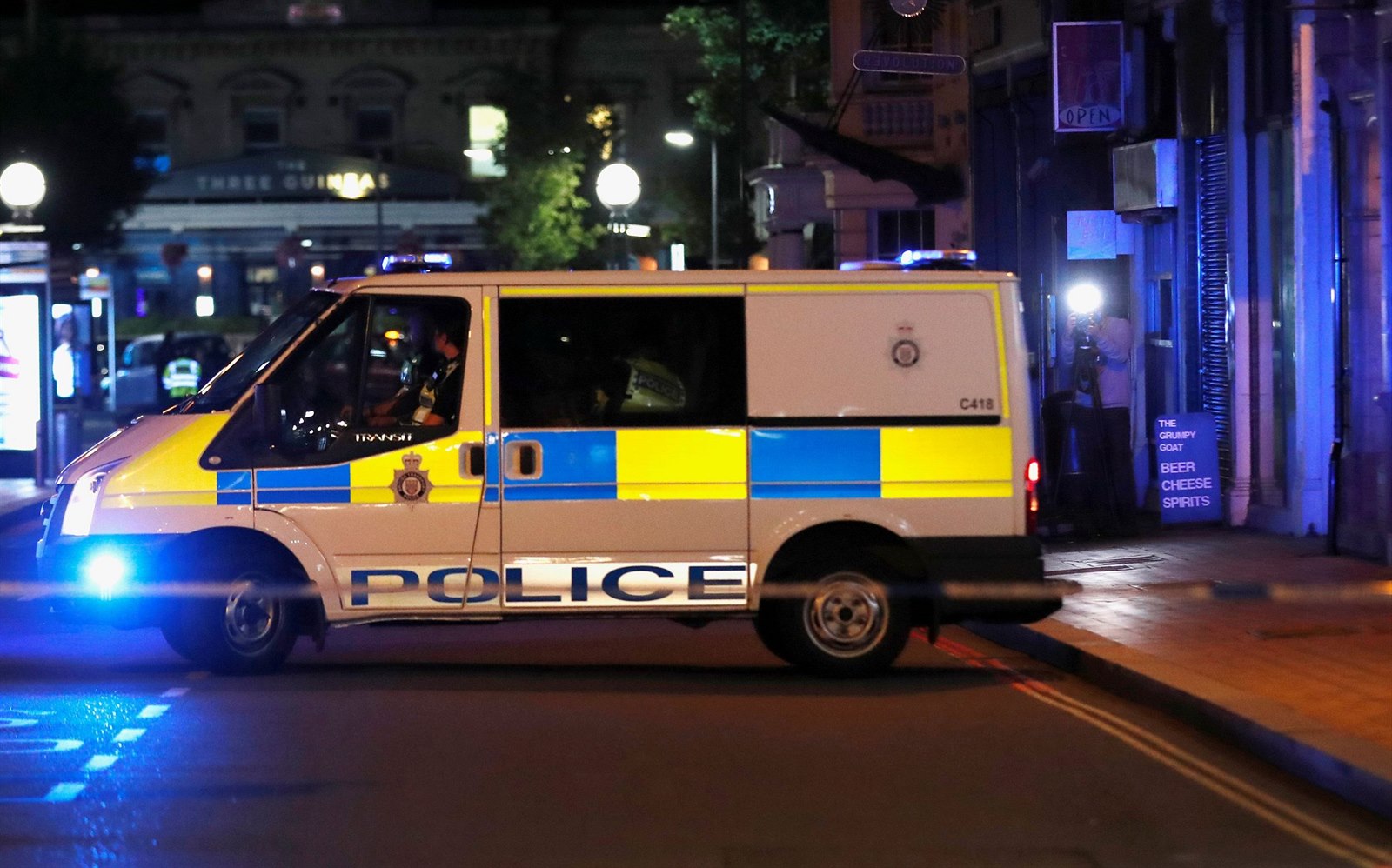 „Strašná krvavá lázeň.“ V anglickém Derby najel řidič do několika chodců