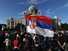 Srbové ped parlamentem protestují proti vlád prezidenta Aleksandara Vuie....