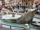 Fontána na Piazza di Spagna v ím