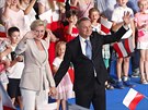 Souasný prezident Polska Andrzej Duda s manelskou oslavují úspch v prvním...
