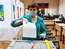 Rusko hlasuje o ústavních zmnách. Na snímku jsou volby ve Vladivostoku. (25....