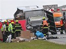 Tragick� nehoda na D1 u Str�neck� Zho�e, p�i n� zem�eli dva lid�. Dod�vka...