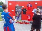 Fanouci Plzn uctívají památku zesnulého bývalého fotbalisty Mariána...