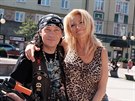 Pavel Kříž a Eva Vejmělková při natáčení filmu Muzzikanti (2017)