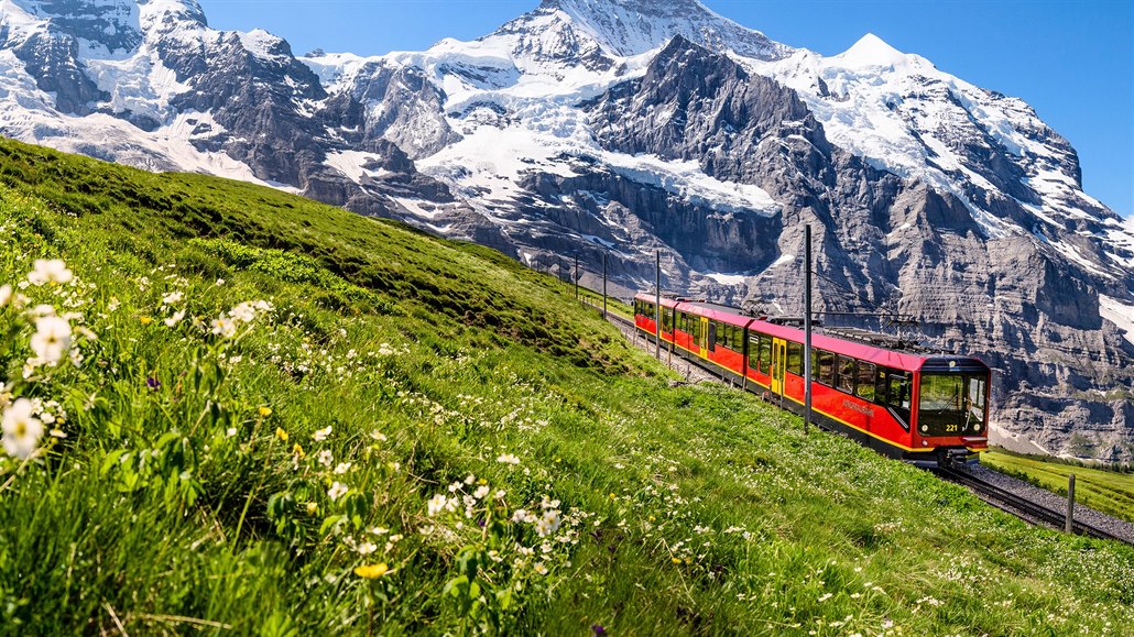 Jungfraubahn: evropský rekord. Vlak na snímku plhá na nejvý poloené nádraí...