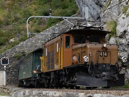 Švýcarská úzkorozchodná elektrická lokomotiva řady Ge 6/6 I. Tyto lokomotivy...