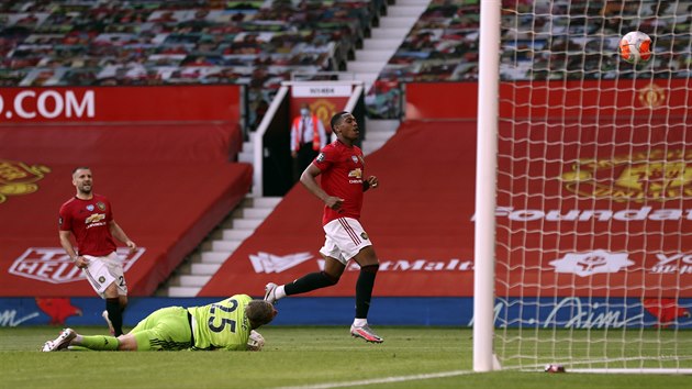 SLO 3. Anthony Martial z Manchesteru United prv dokonal hattrick proti Sheffieldu United.