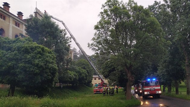 Zásah hasičů při požáru pivovaru ve Vratislavicích nad Nisou. (29. června 2020)