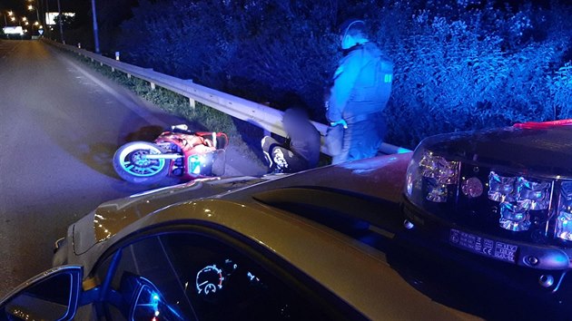 Policisté zadrželi 24letého řidiče motorky. Měl dva zákazy řízení a pozitivní test na drogy (20. června 2020)