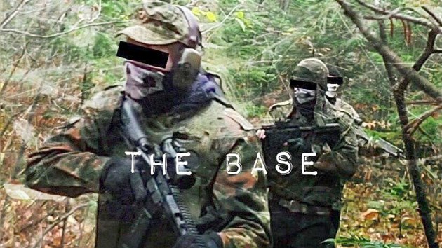Propagan fotografie americk neonacistick skupiny The Base