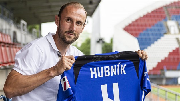estaticetilet Roman Hubnk se vrac do Olomouce. Na Androv stadionu podepsal dvouletou smlouvu.