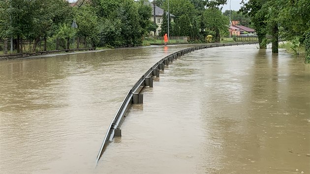 Povodně v Horní a Dolní Rovni. Okolí tam zatopila řeka Londrantka. (29. června 2020)