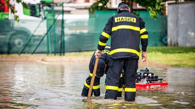 Moravskoslezští hasiči zasahovali kvůli přívalovým dešťům u 266 událostí. (26. června 2020)