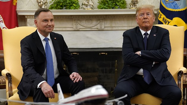 Polsk prezident Andrzej Duda a jeho americk protjek Donald Trump pi setkn v Blm dom ve Washingtonu. (24. ervna 2020)