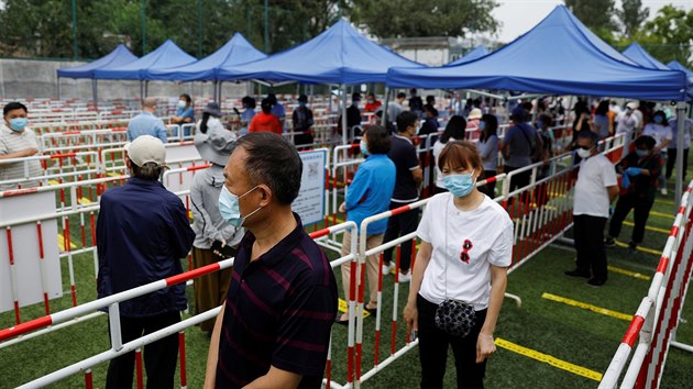 v Pekingu kvli obavm z druh vlny pandemie probhlo masov testovn na covid-19. (24. ervna 2020)