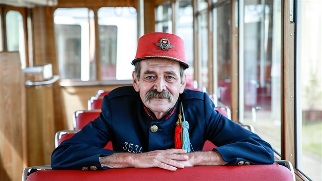 Řidič Aleš Živný s brněnským dopravním podnikem spojil celou svoji profesionální dráhu, teď po 41 letech odchází do důchodu. V posledních letech se s ním nejčastěji setkávali cestující na historických tramvajových linkách.
