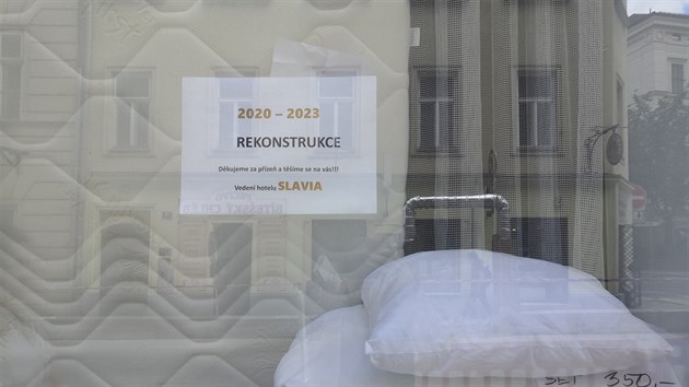 Hotel Slavia nezavřel napořád, plánují tříletou rekonstrukci.