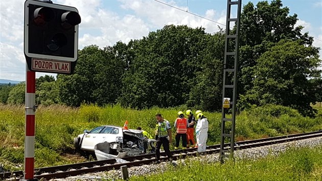 Nehoda se stala na přejezdu u Nedabyle na Českobudějovicku.