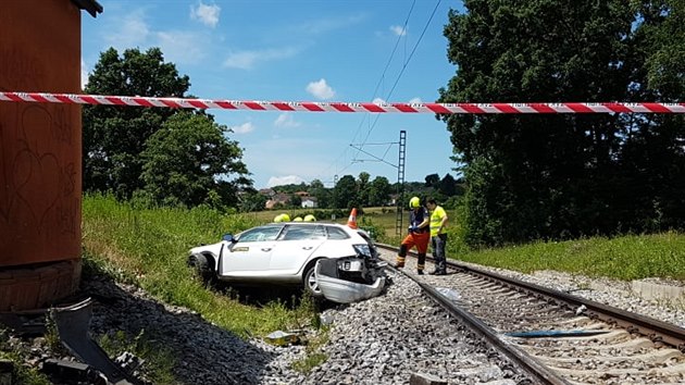 Nehoda se stala na přejezdu u Nedabyle na Českobudějovicku.