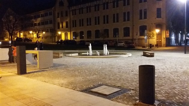 Nov� osv�tlen� Havl��k�v Brod po�izuje do lokalit, kter� proch�z� kompletn� rekonstrukc�. T�k� se to i centra m�sta. Lampy s LED sv�tly sni�uj� sv�teln� smog, �et�� provozn� n�klady a nejsou tak poruchov�, jako p�vodn� sod�kov� sv�tla.