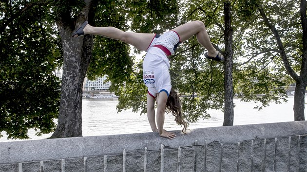 Sportovn gymnastka Aneta Holasov pi pedstaven sti tokijsk olympijsk kolekce obleen pro esk fanouky.