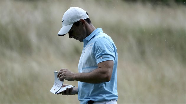 Rory McIlroy ve tetm kole turnaje Travelers Championship v Cromwellu.