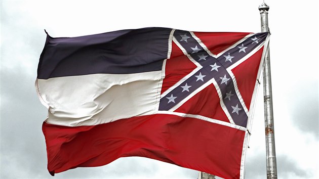 Americk stt Mississippi odstran ze sv vlajky znak Konfederace jako symbol rasismu. (27. ervna 2020)