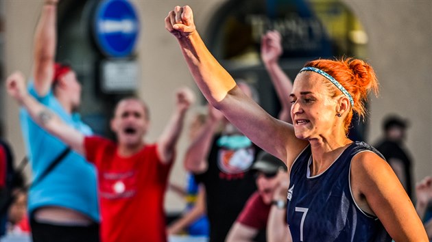 Andrea Klaudov se raduje bhem turnaje 3x3 v Hradci Krlov.