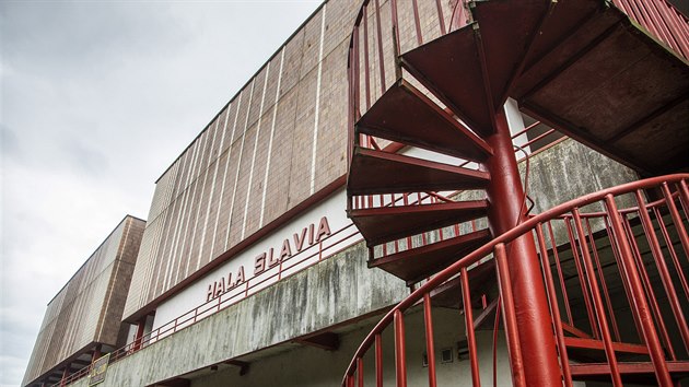 Hradecká hala TJ Slavia se stavěla v roce 1970 kvůli mistrovství Evropy v lukostřelbě, dokončení se dočkala až po jednadvaceti letech (25. 6. 2020).