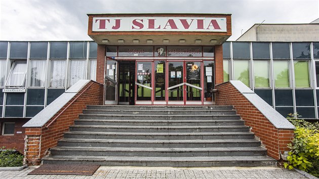 V budově haly Slavie v Hradci Králové se objevují potíže se zatékáním (25. 6. 2020).
